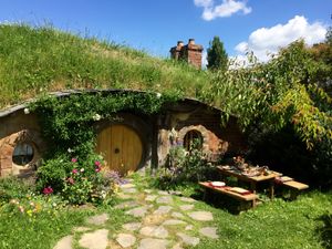 JordyMeow, CC0, via Wikimedia Commons Hobbit house at Hobbiton, New-Zealand.